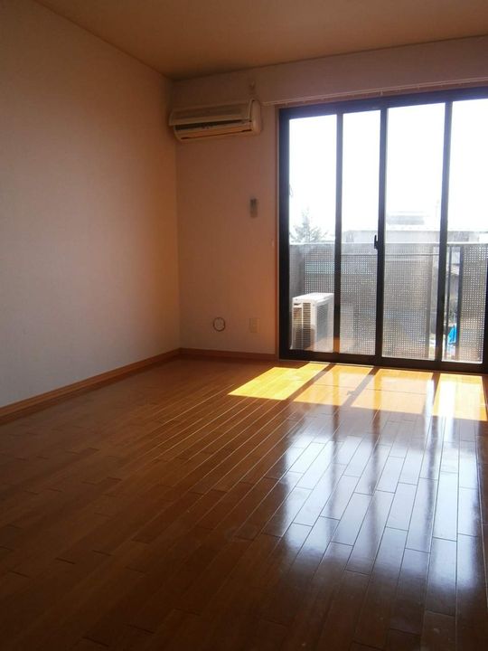 セジュール泉三嶽根の居間