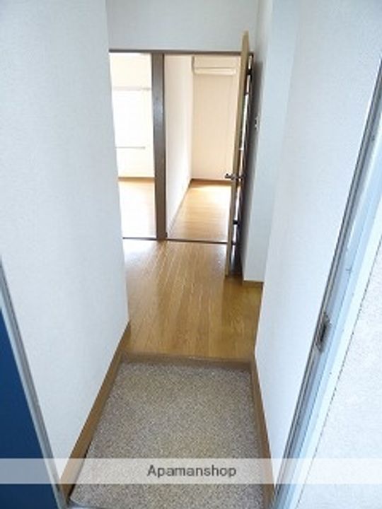 秋田県由利本荘市石脇字石脇の賃貸アパートの玄関