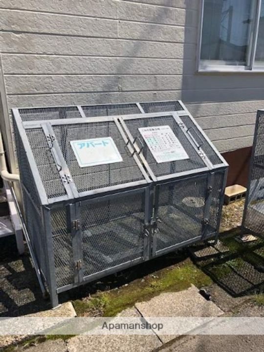 秋田県由利本荘市二番堰の賃貸アパートの外観