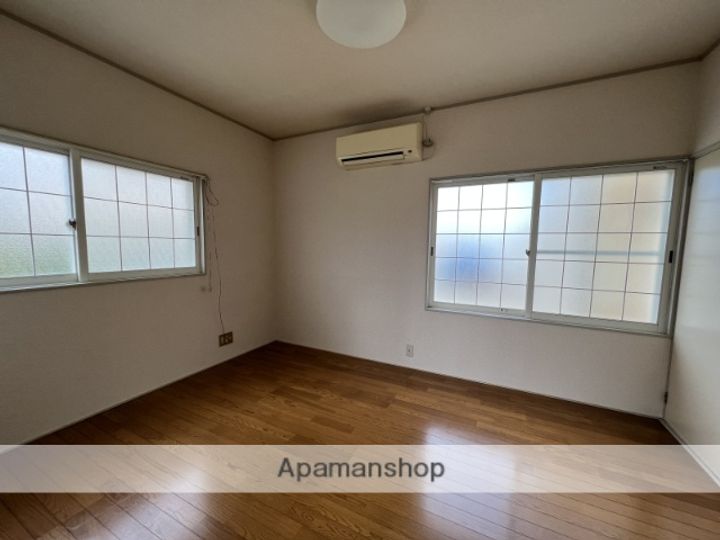 秋田県由利本荘市二番堰の賃貸アパートの居間