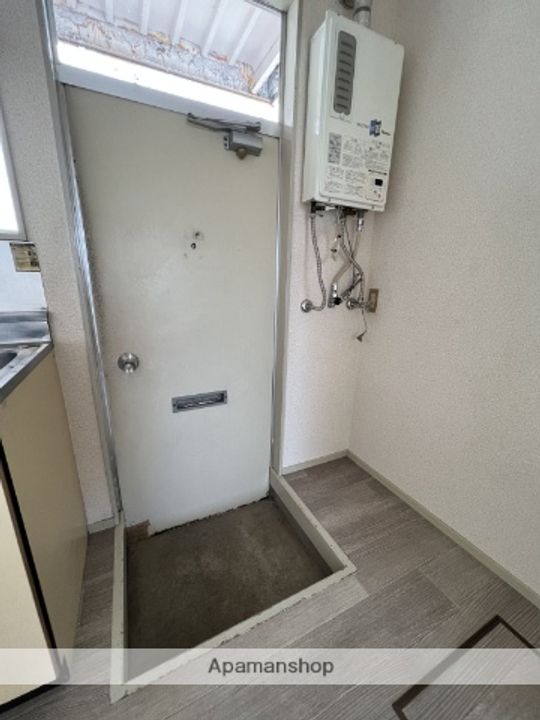 秋田県由利本荘市二番堰の賃貸アパートの玄関