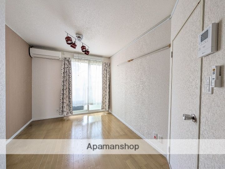 シャインパーク楢山102の居間