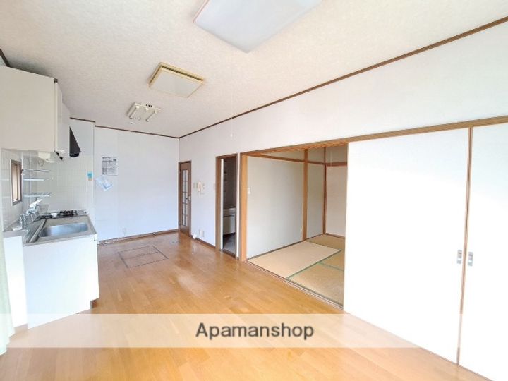 ラポール福住の居間