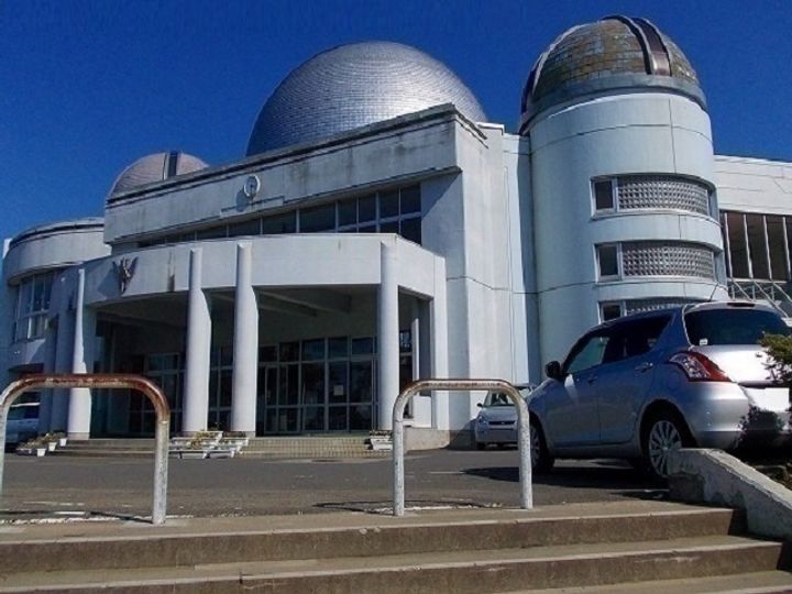 キャマラードの周辺