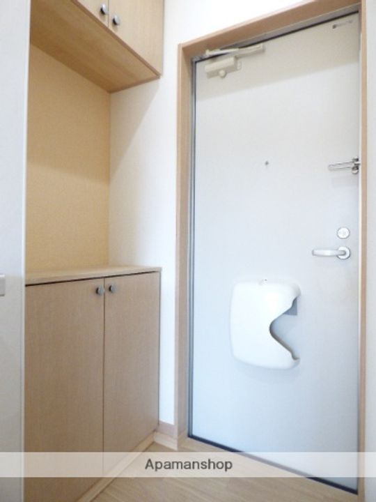 B1APARTMENT202の玄関