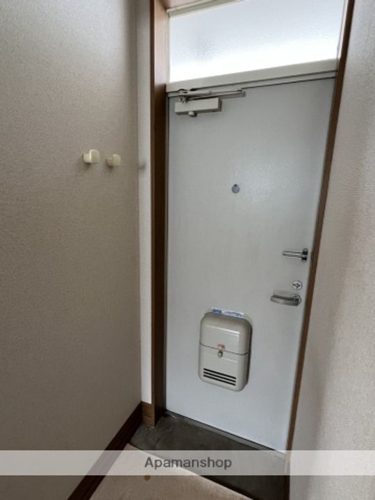 メゾンドココ202の玄関