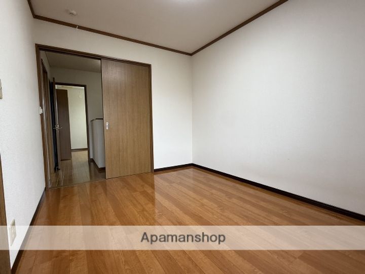 レインボーガーデン仁井田203の内装