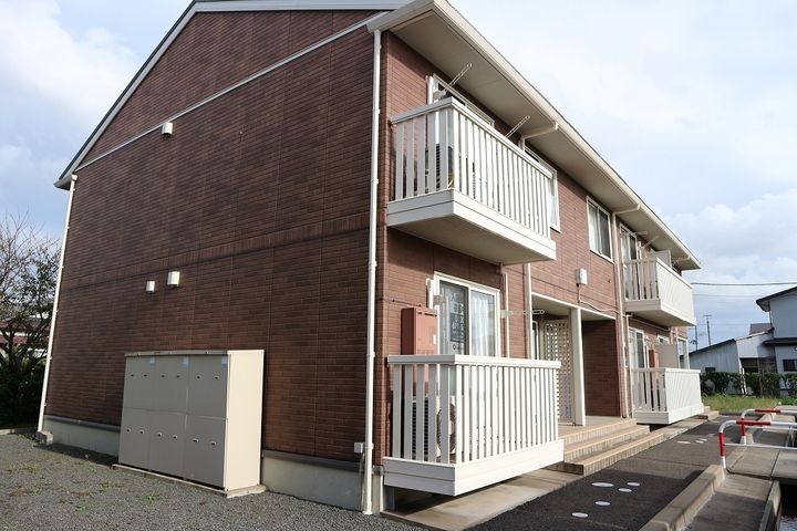グランモア飯島の外観