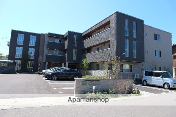 クレスティーク山王の外観