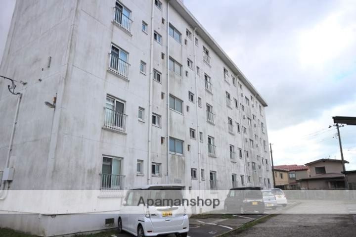 アシスト秋田マンションⅠ号棟の外観