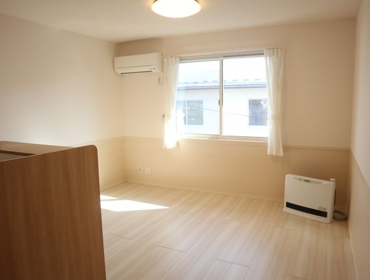 セジュールシスバトー203の居間