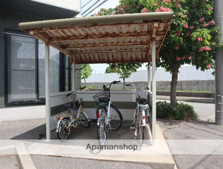 バリュージュ東通の周辺