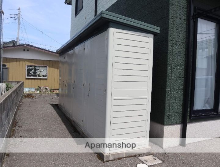 バリュージュ東通の周辺