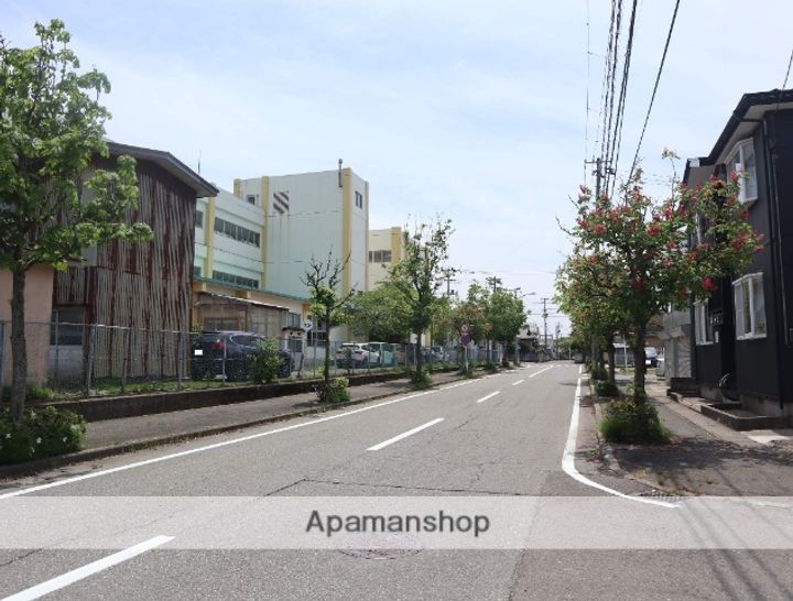 バリュージュ東通の周辺