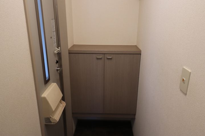 ロイヤルキャステージ Aの玄関