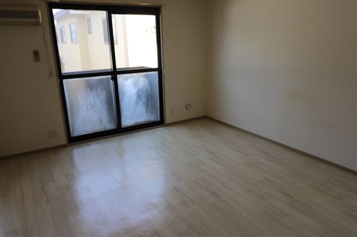 ロイヤルキャステージ Aの居間