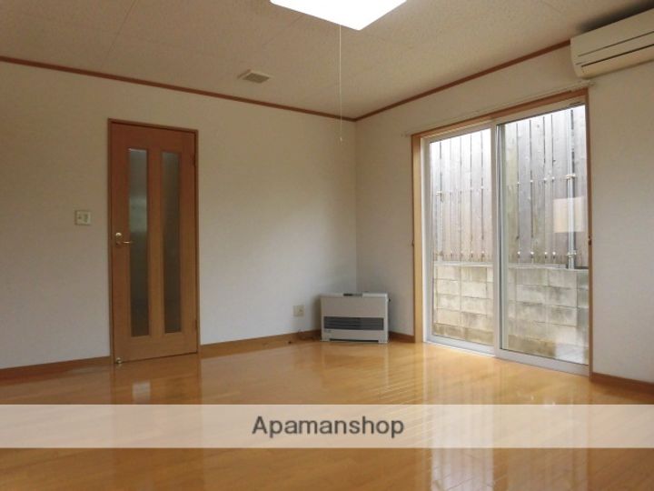 秋田県南秋田郡八郎潟町小池字岡本下台(一戸建)の賃貸物件戸建ての居間