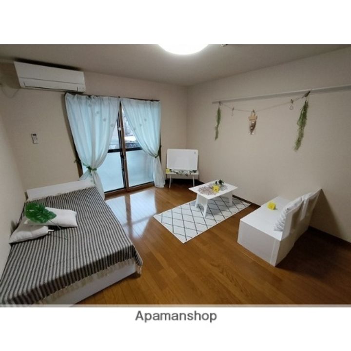 ラクラス青田南102の居間