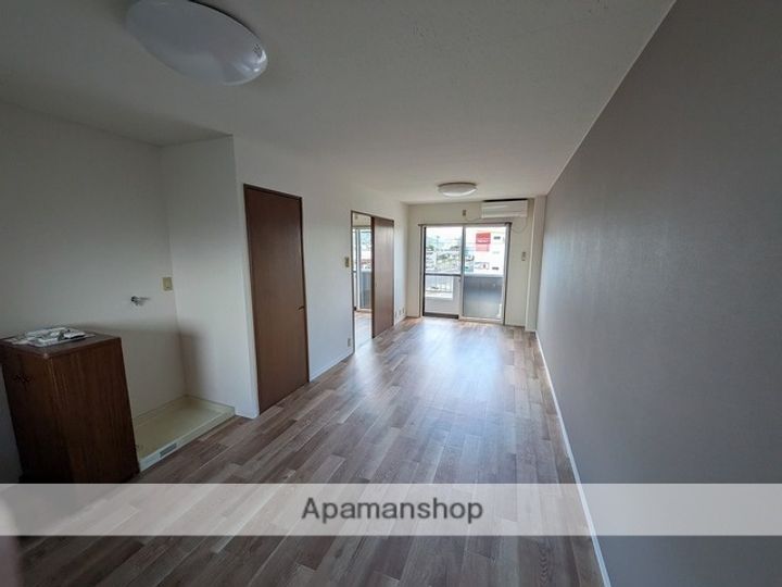 日光マンションの居間