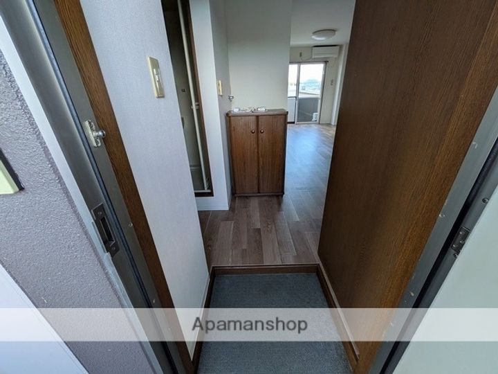 日光マンションの玄関