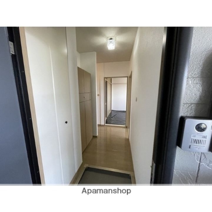 サンガーデン篭田102の玄関