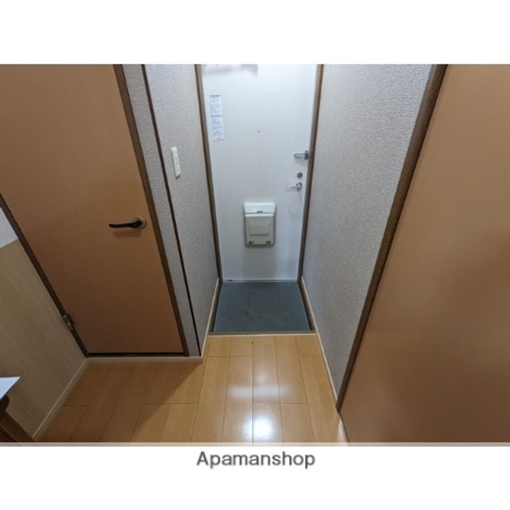 ヤマサン五十鈴 A棟307の玄関