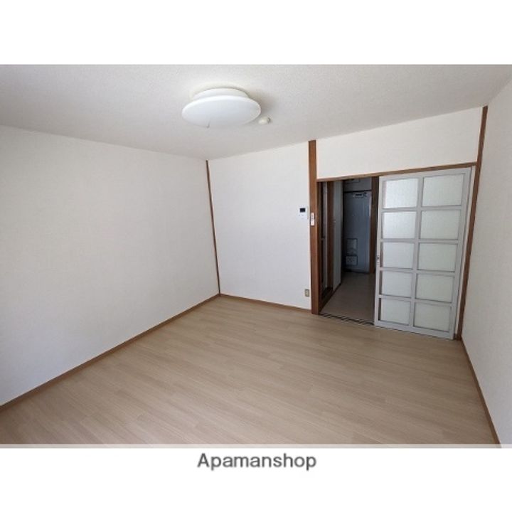 ロイヤルコーポ蜂屋102の居間
