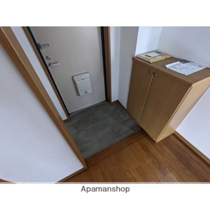 ロジュマンあかねの玄関
