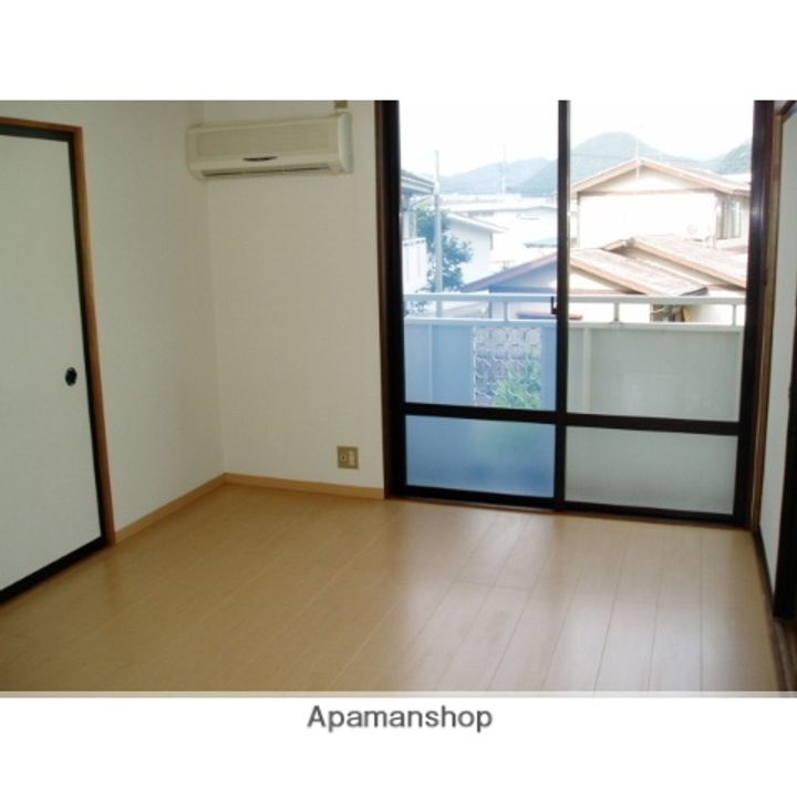 山形県山形市飯田2丁目の賃貸アパートの居間