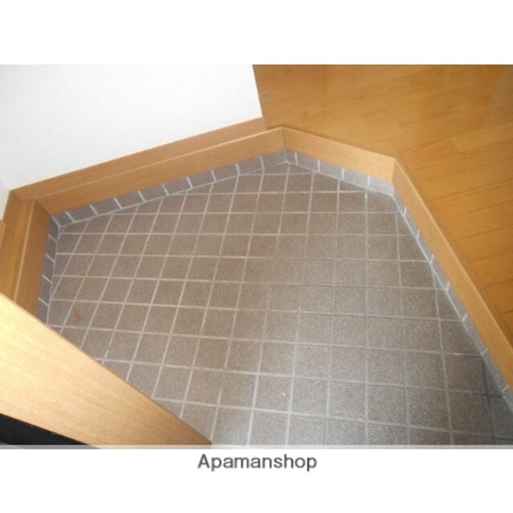 アークシティ花楯 B棟101の玄関