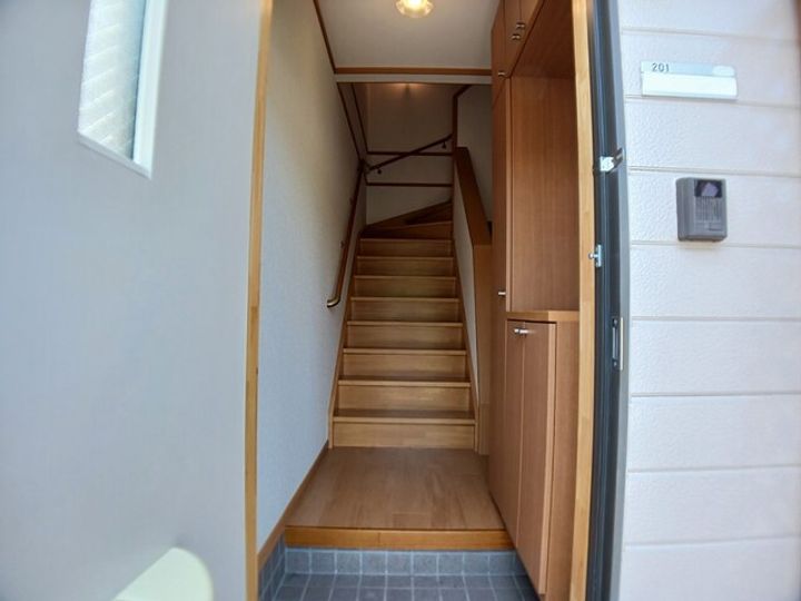 エステセレッソ A棟の玄関