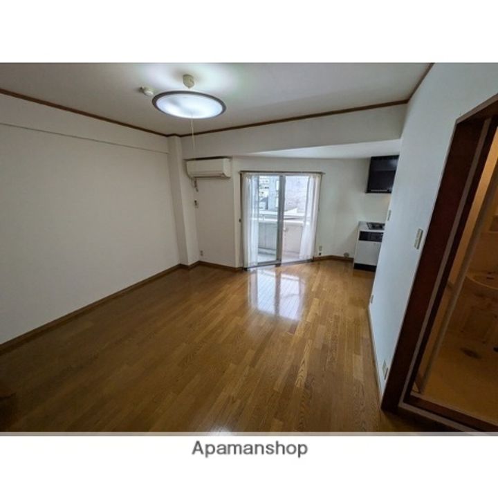 セントラルコーポ大築204の居間