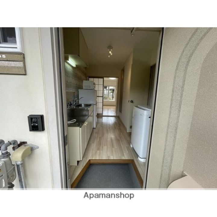 メゾン若草105の玄関