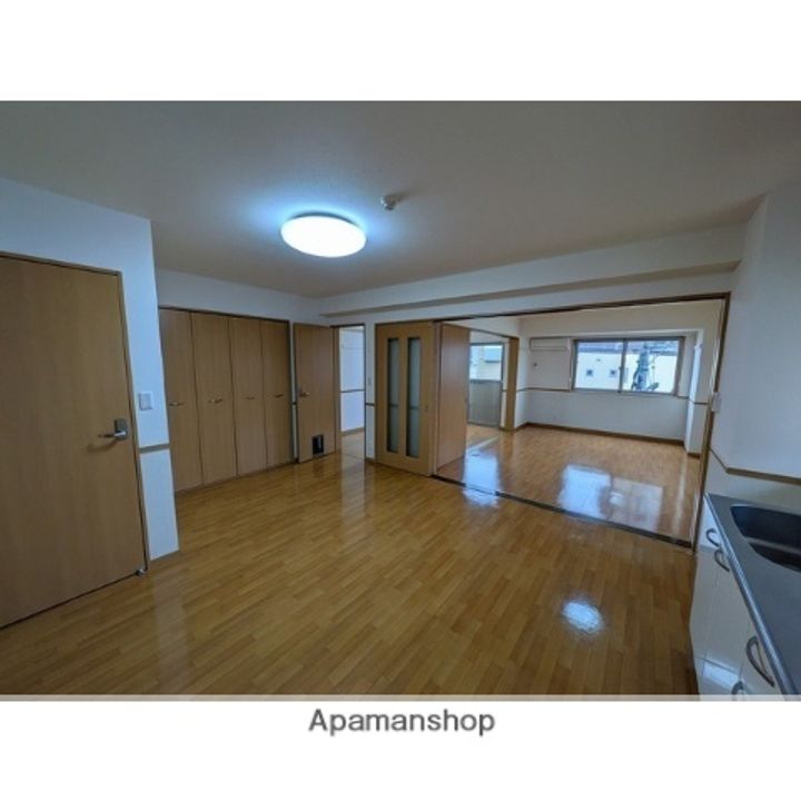 フローラTWO303の居間