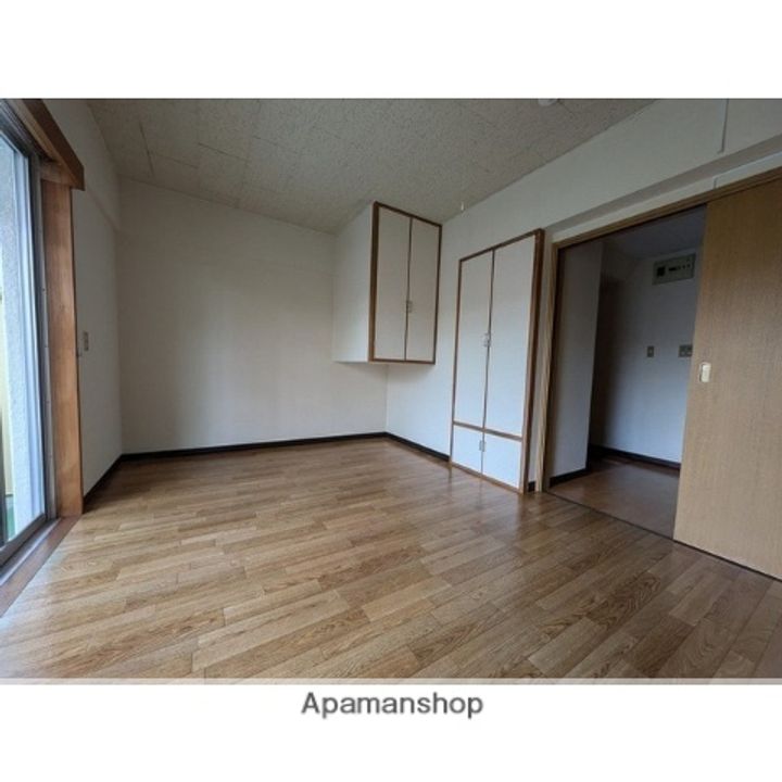 半田コーポ102の居間