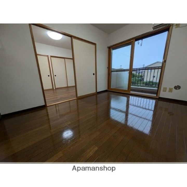 アールティマンション高屋202の居間