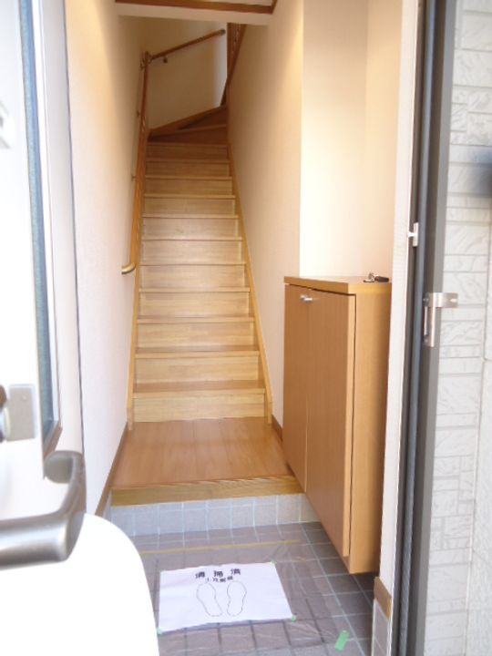 スルヤBの玄関