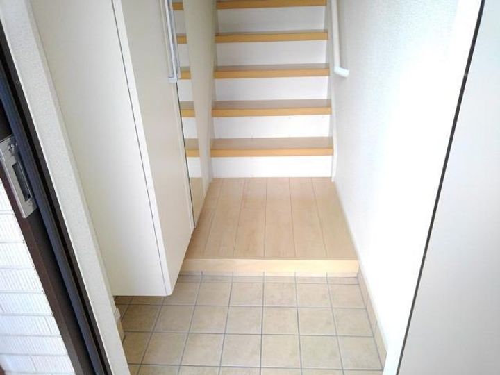 アルソーレAの玄関