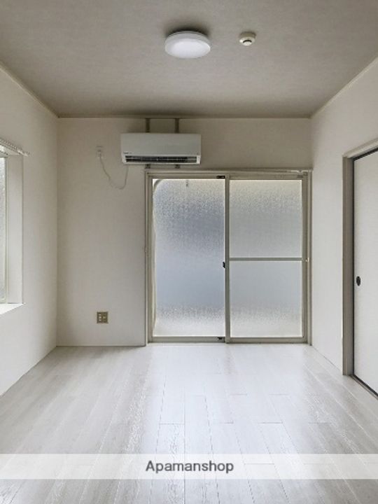 サンクラウンコーポの居間