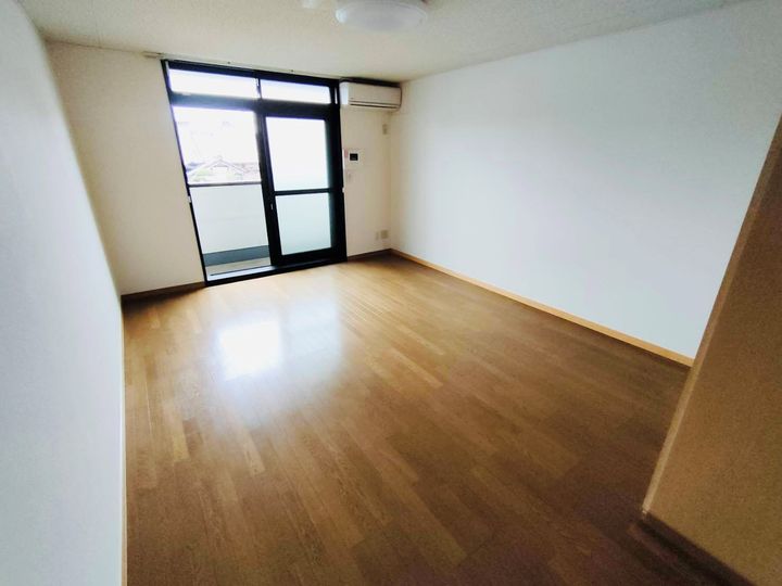 レオパレスクール106の居間