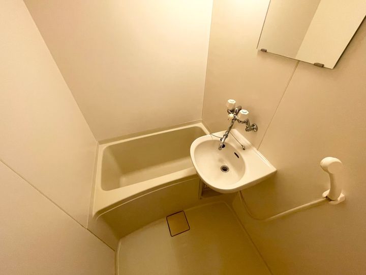 レオパレスクール106の風呂