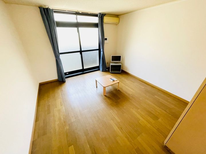 レオパレスクール204の居間