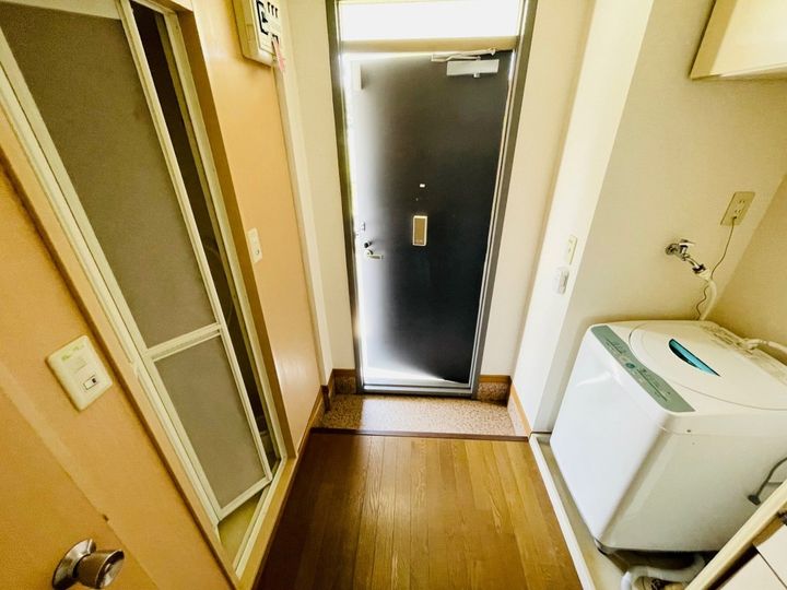 レオパレスクール204の玄関