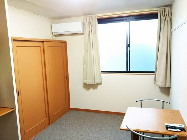 レオパレスフローラの居間