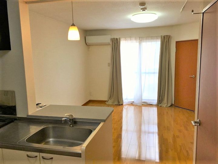 レオパレスメゾン神立Aの居間