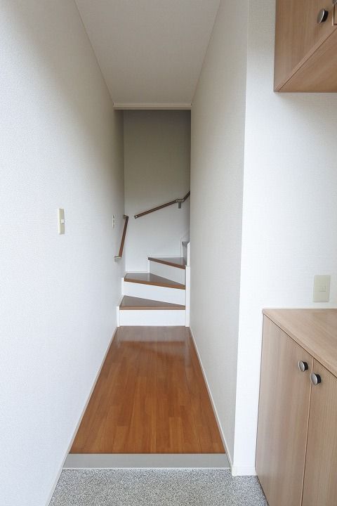 パークハイツ E202号室の玄関