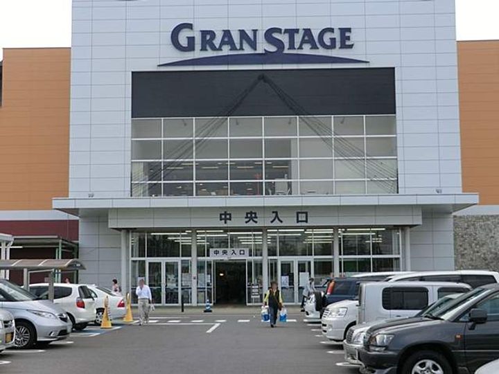 XーSTAGE(エクステージ)の周辺