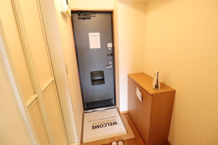 レジデンス西根の玄関