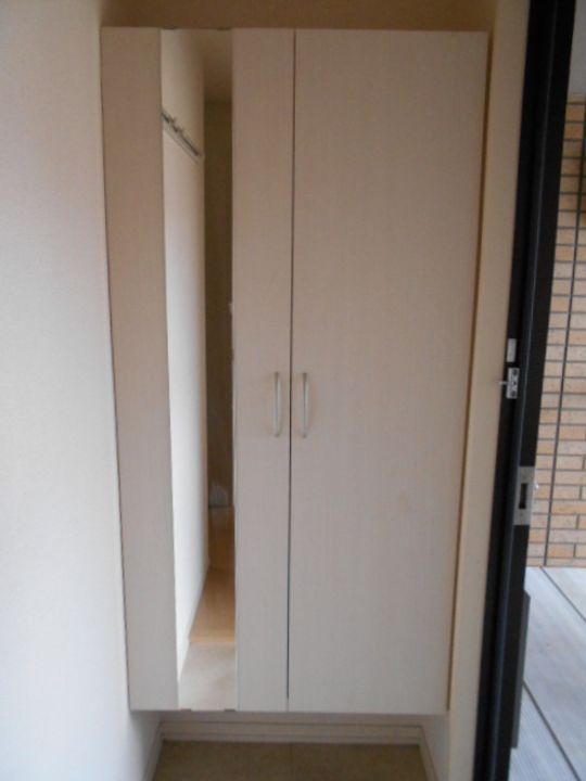 アグライア アリッサ Aの玄関