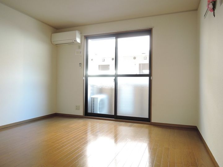 フローラ春日の居間